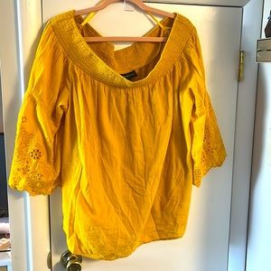 NWT plus size flowy off the shoulder yellow crop/top 22/24 lane Bryant